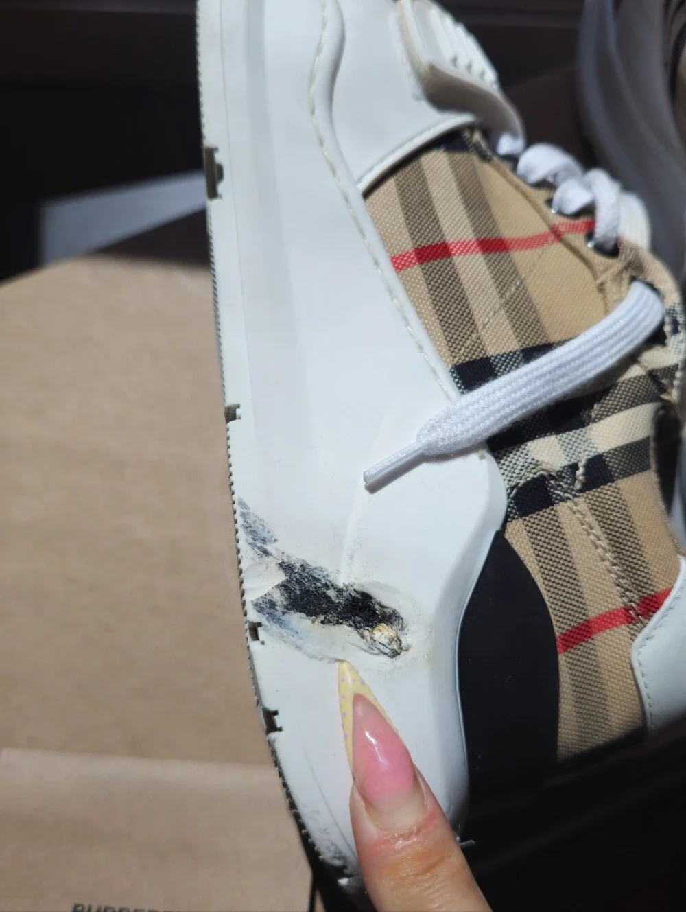 Burberry Signature Sneakers 38.5